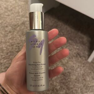 Monat studio one frizz-fix smoothing hair primer
